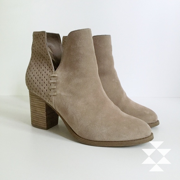 Steve Madden Shoes - Steve Madden Beige Suede Booties 10